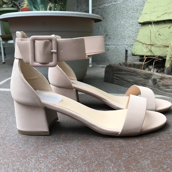 🎊🎊HOST PICK🎊🎊SMALL HEEL OPEN TOE SIZE 6 LEFT!! - Picture 3 of 7